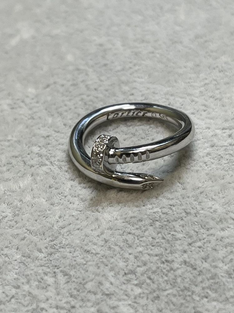 Золотое кольцо с бриллиантами Cartier гвоздь