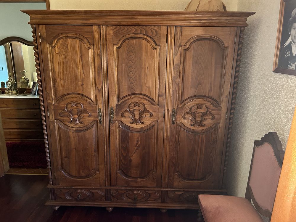 Vendo mobilia de quarto antigo em castanho