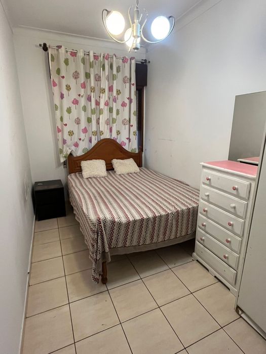 Quarto com WC para alugar (mulheres)