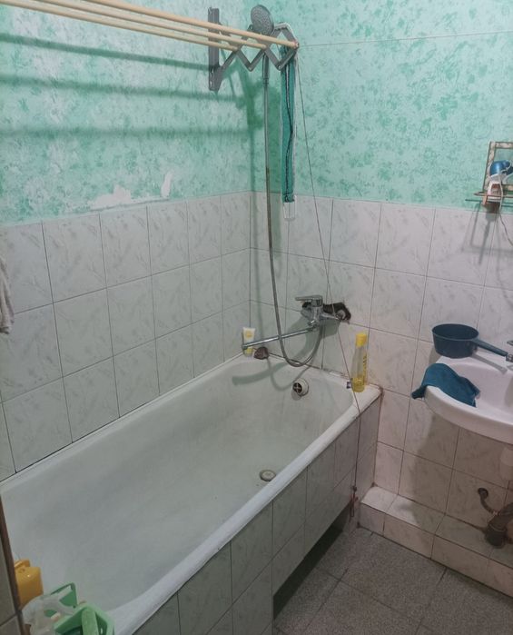 Продаж трьохкімнатной квартири неподалік центра.