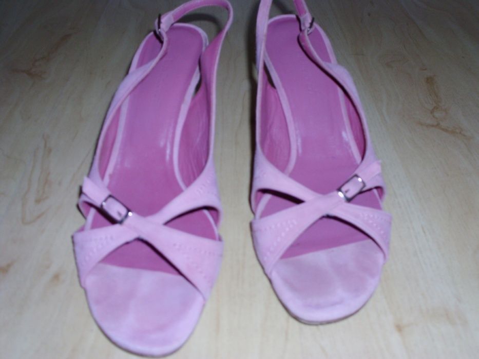 Sandałki,zamszowe szpilki różowe rozm. 40