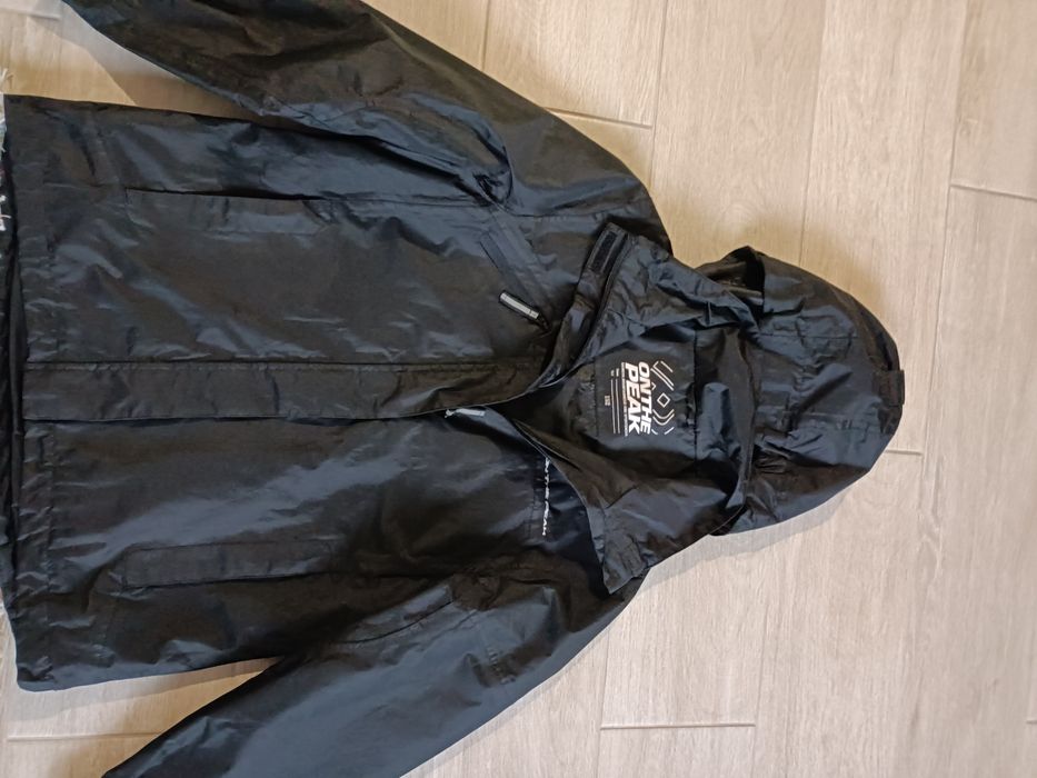 Kurtka dziecięca wiatrówka 152 on the peak