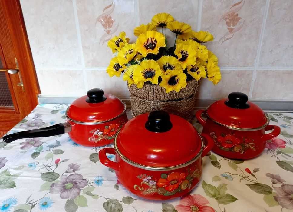 Набор эмалированных кастрюль