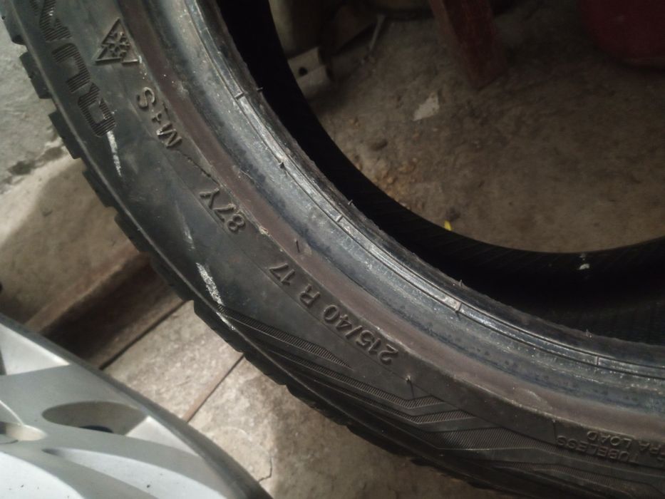 Шини,резина 215-40-17