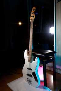 Fender Player Jazz Bass / Бас-гітара Фендер Polar White (2018)