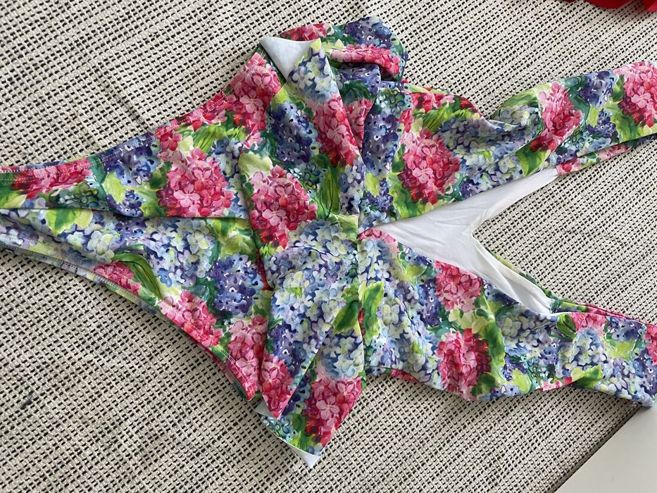 Biquini preto e fato de banho BOW e Kitess