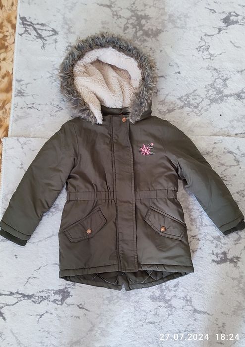 Куртка на дівчинку