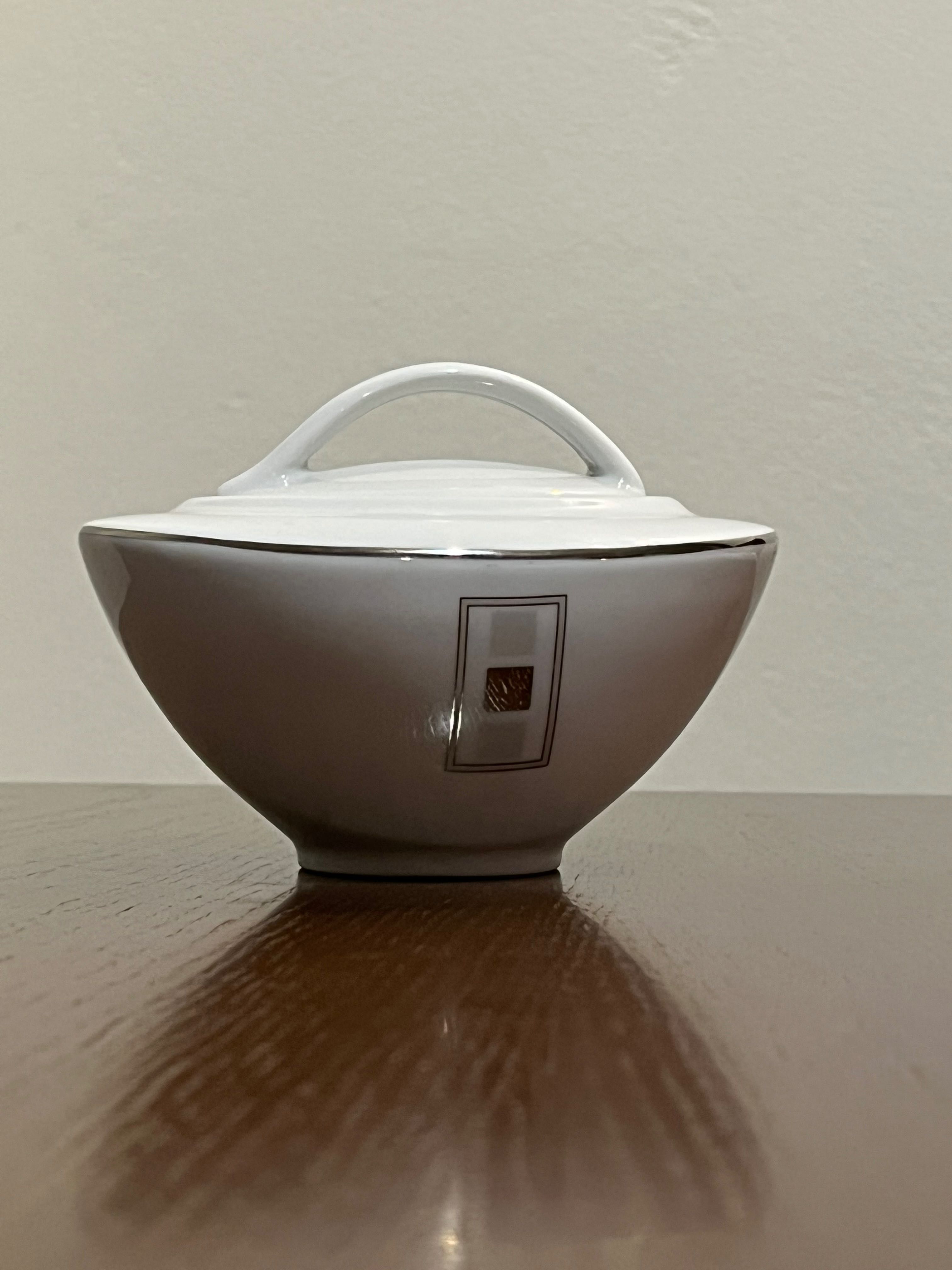 Serwis kawowy porcelana 27 elementów