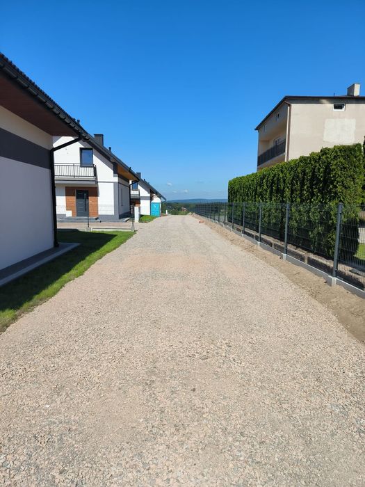 Utwardzenia dróg dojazdowych ,parkingów, pod kostkę