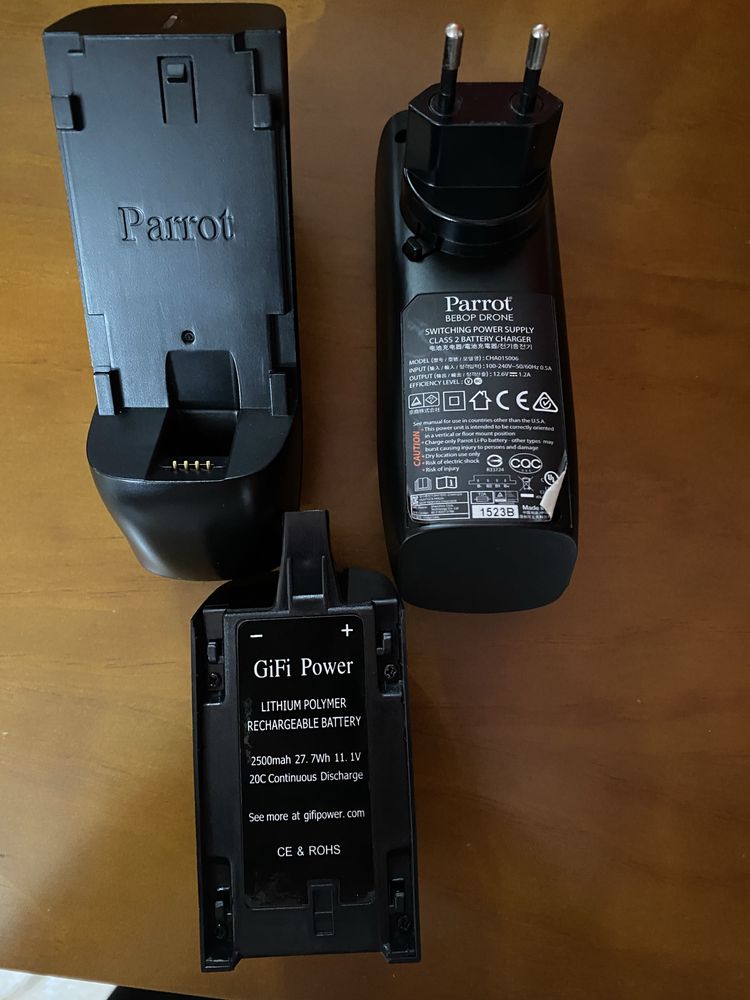 2 Carregadores parrot + bateria