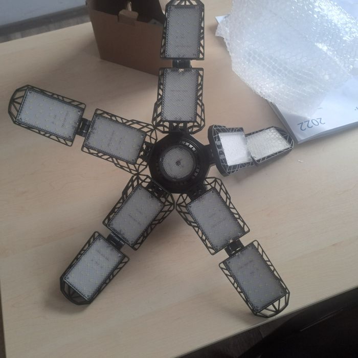 Lampa garażowa skladana led mocna E27