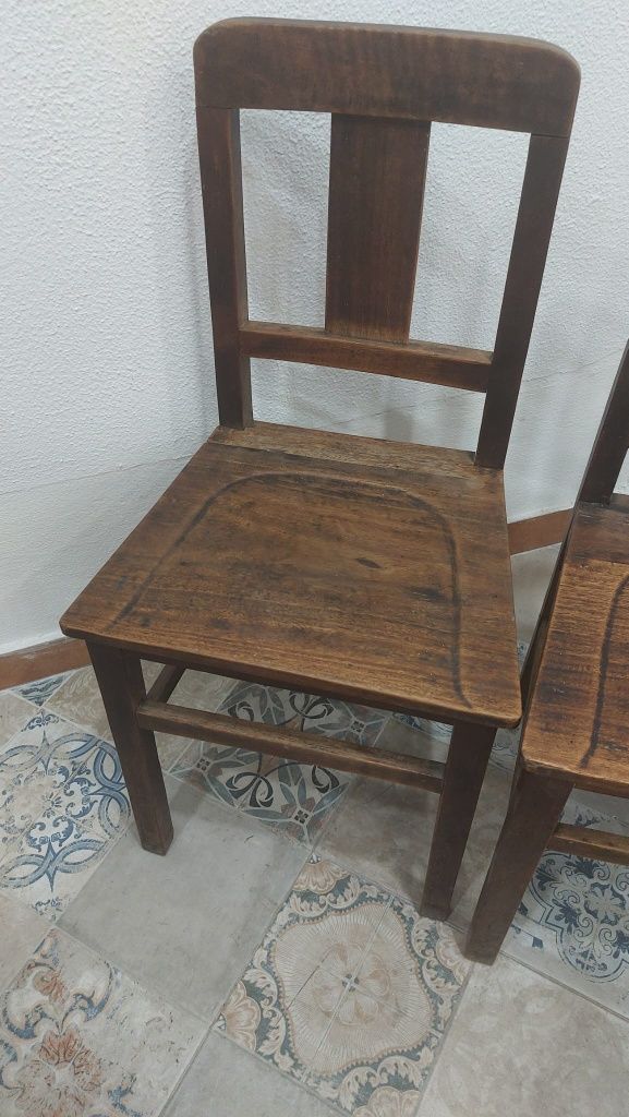 Conjunto Mesa e 4 Cadeiras de Tasca/Taberna