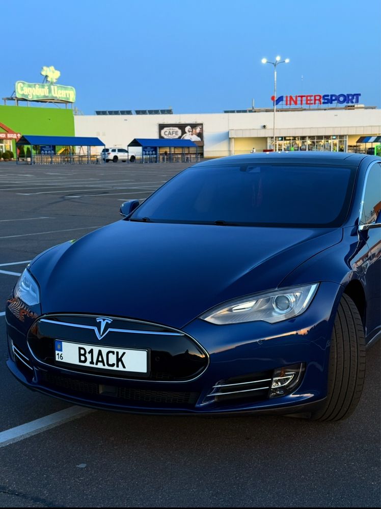 Tesla Model S 2015