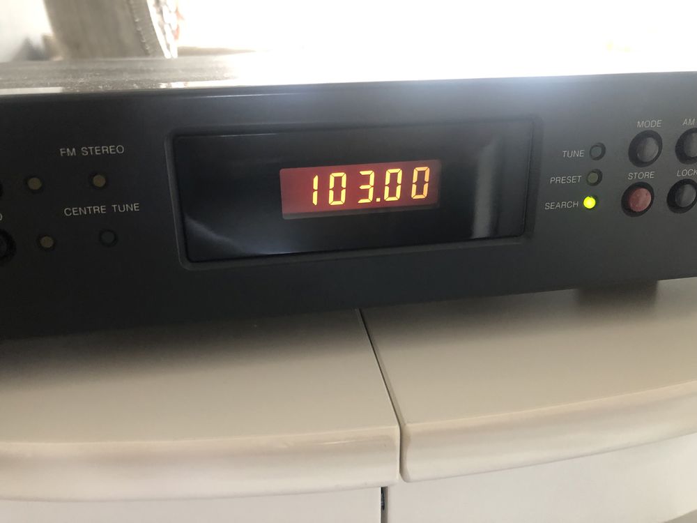 Tuner NAD 402   NAD 402