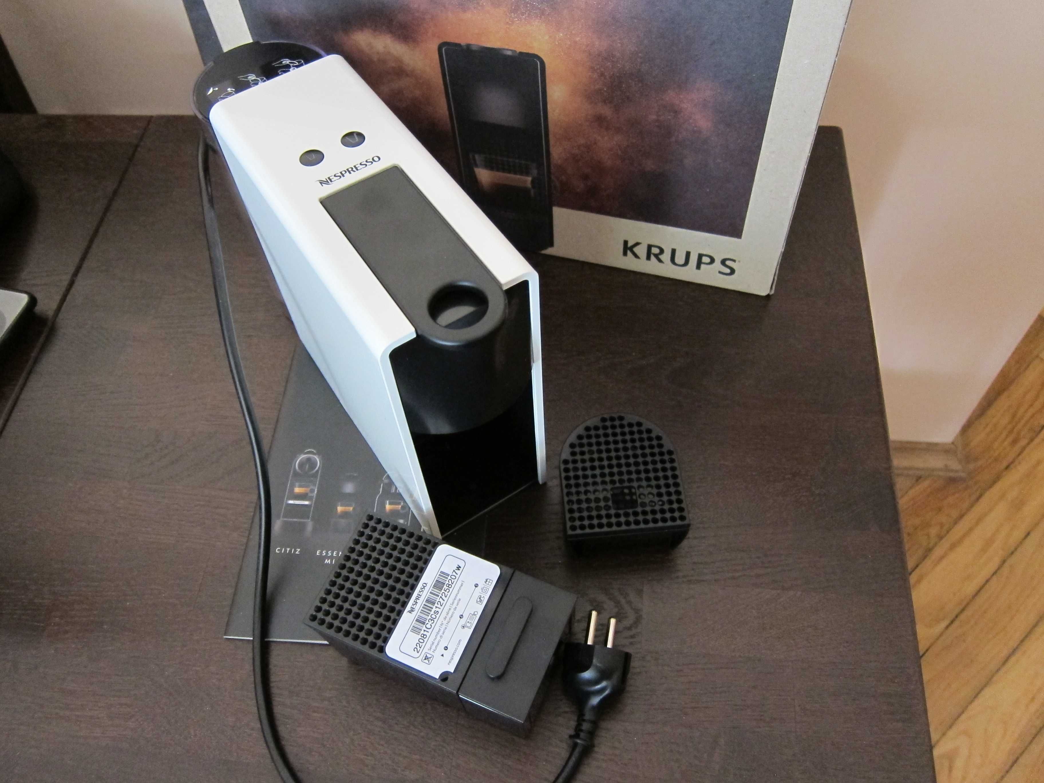 Капсульна кавоварка Krups Nespresso Essenza Mini XN1101 (нова)