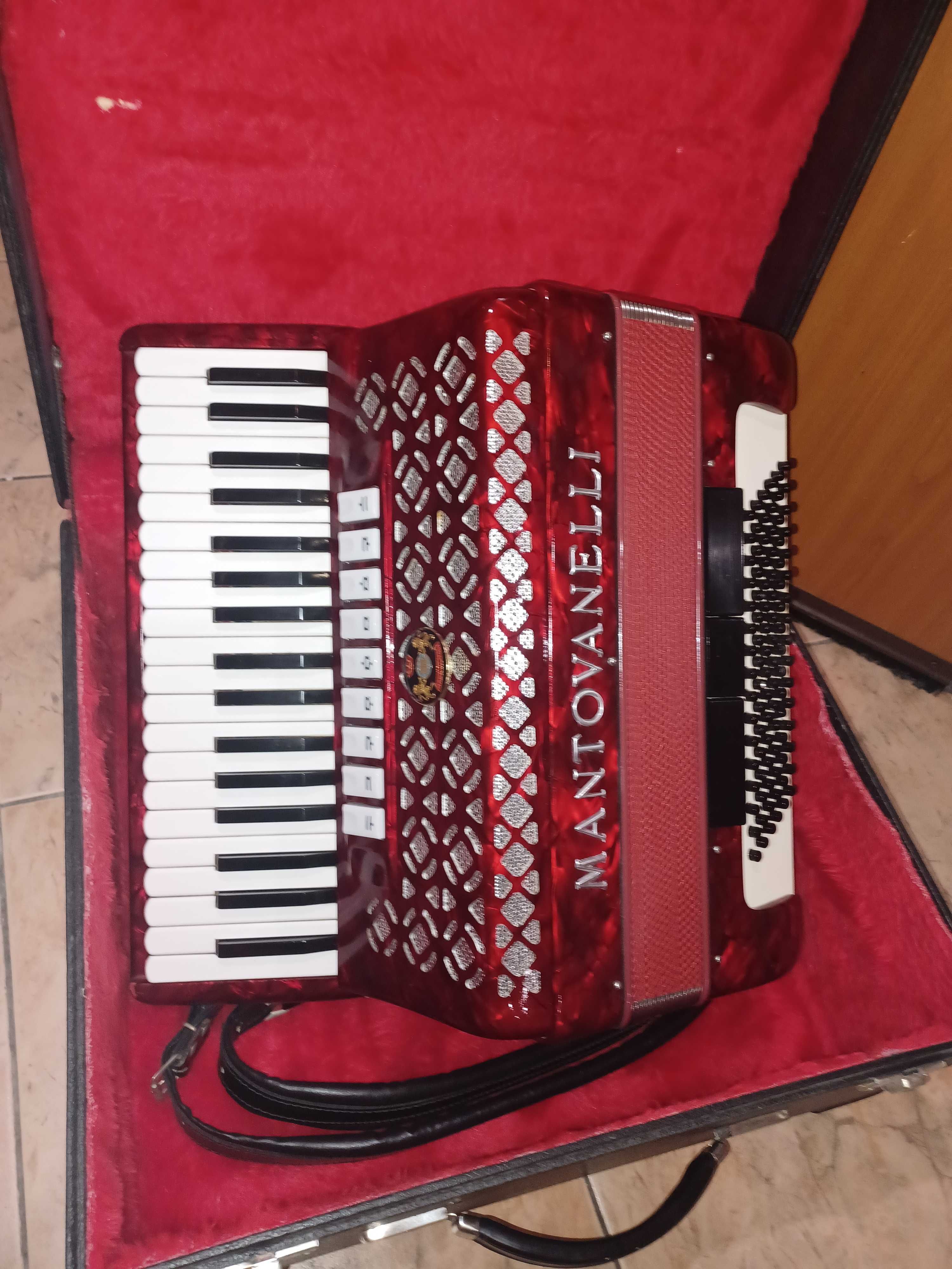 akordeon włoski mantovanelli 96 basów 4 chóry super stan/ zamiana!!!