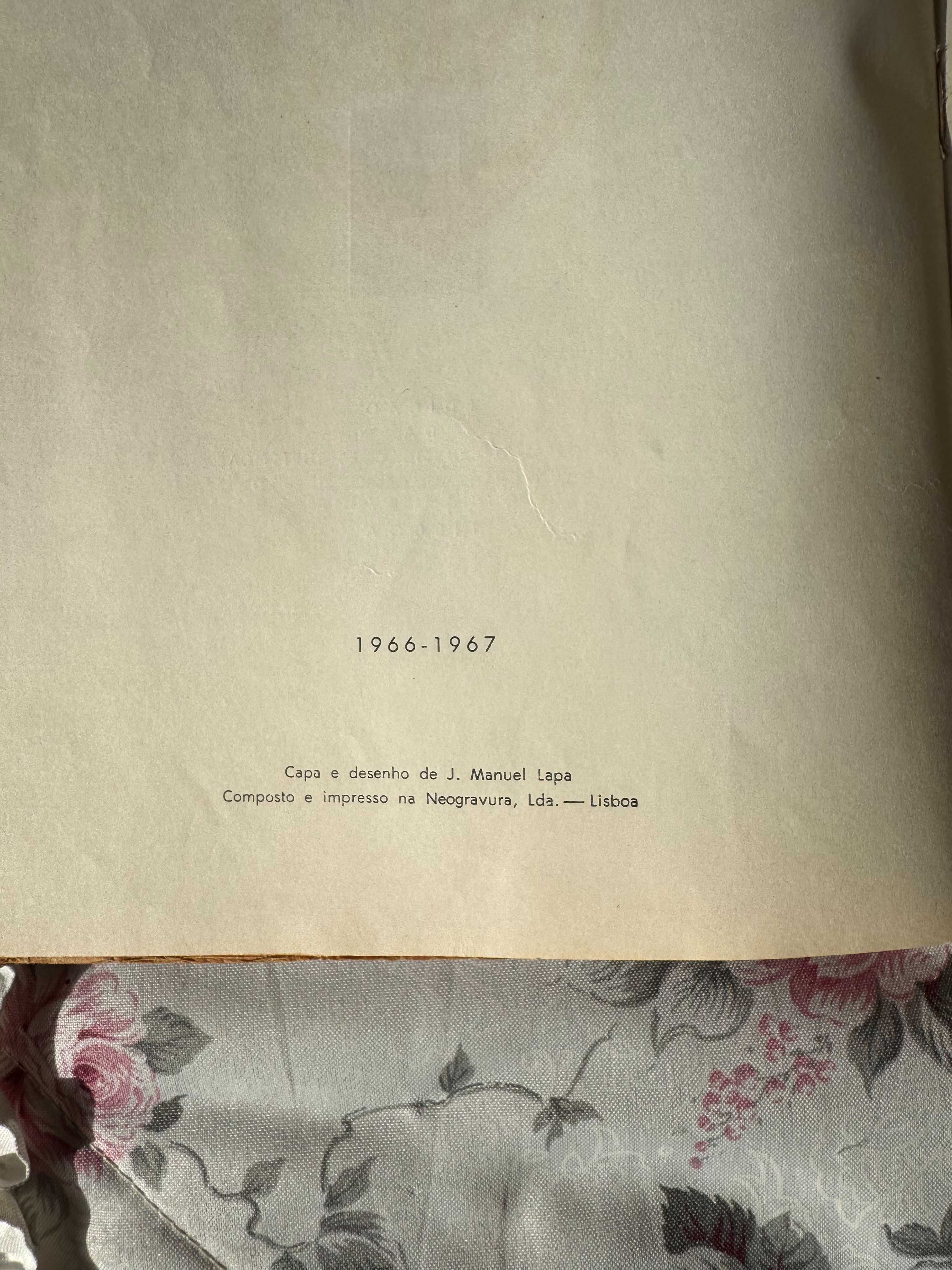 Livro "Anuario Turistico de Angola" de 1966/1967