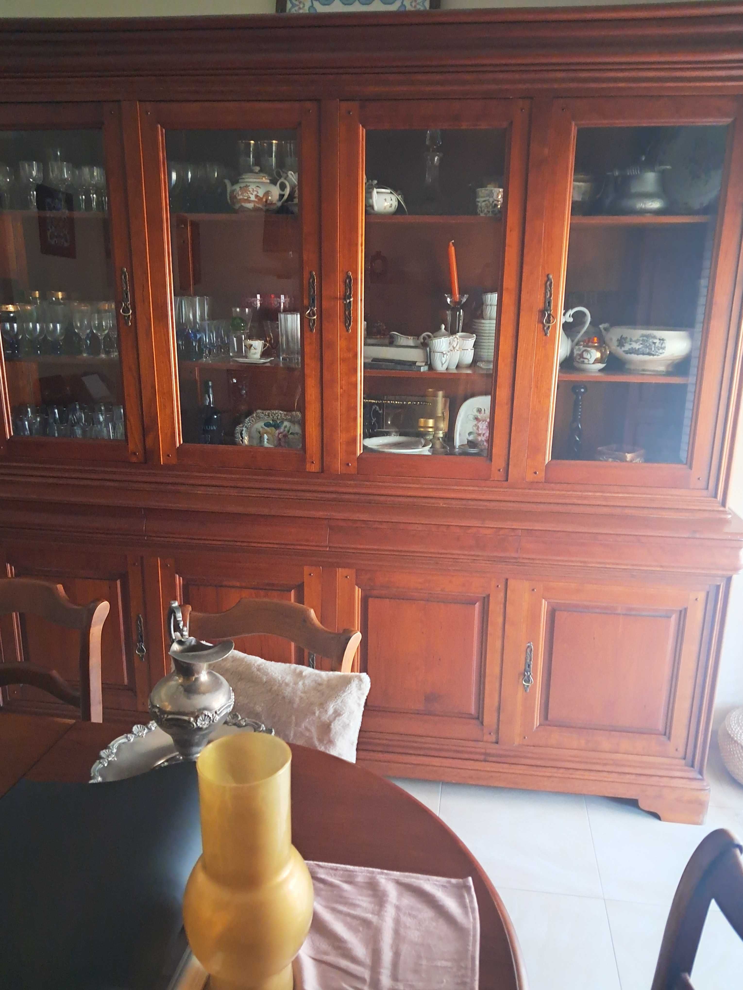 Venda de mobília de sala em cerejeira armario,mesa,cadeiras.