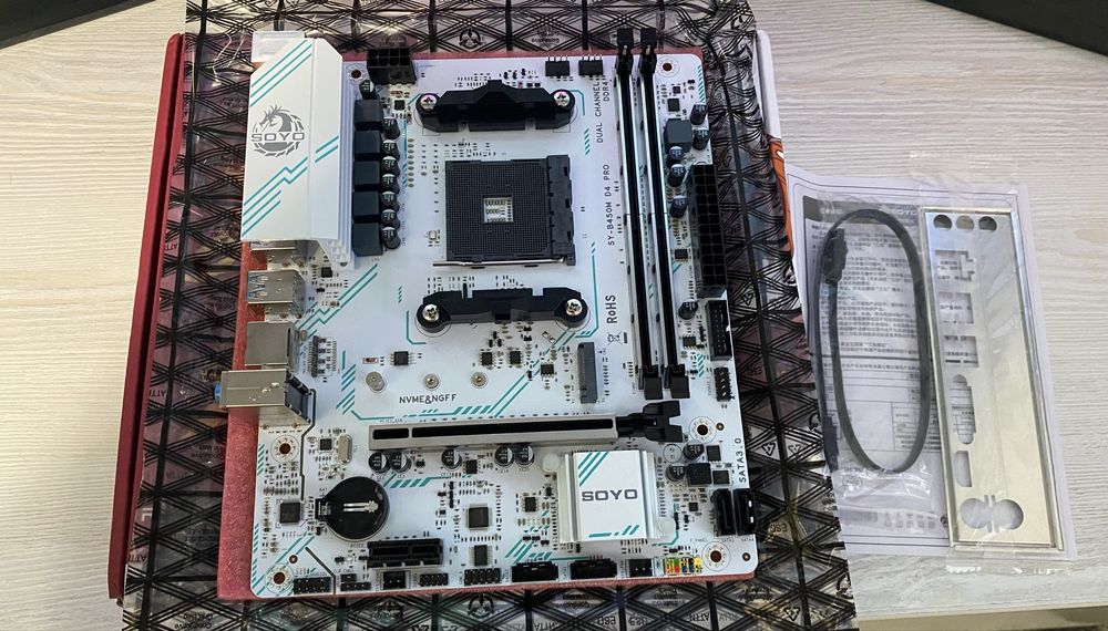 НОВА Материнська плата Soyo B450M (AM4 сокет)