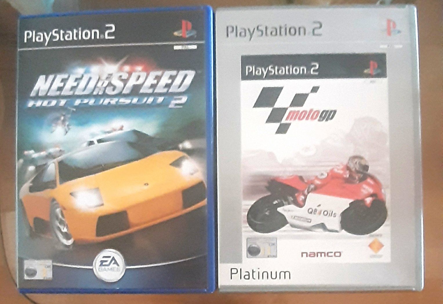 Moto GP e Need For Speed- Hot Pursuit 2 ( PS2)