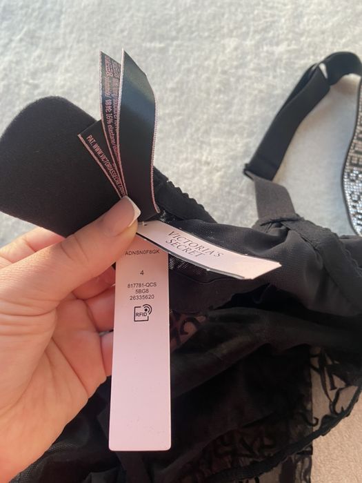 Body czarne koronkowe Victoria’s Secret VS logowane cyrkonie diamenty