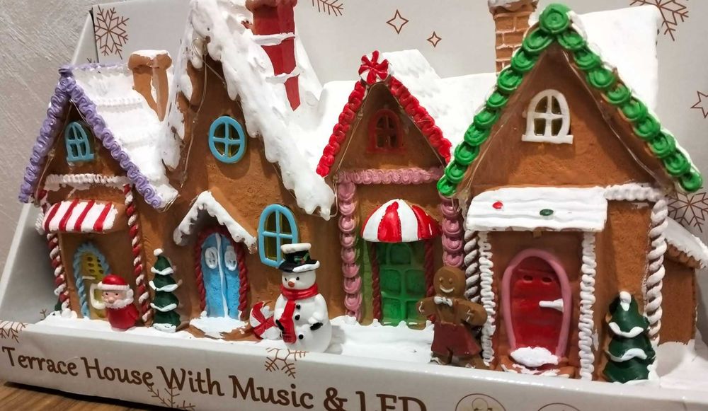 Dekoracyjny Domek LED figurka świąteczna piernikowy światło dźwięk