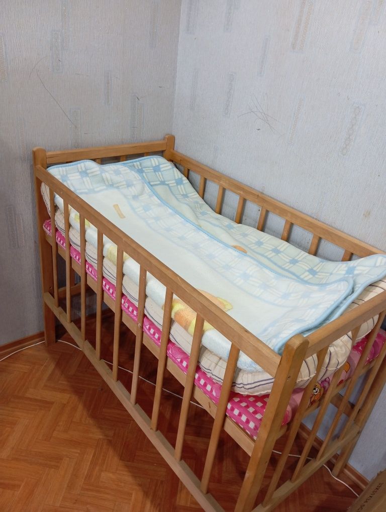 Продам детскую кроватку в новому состоянии