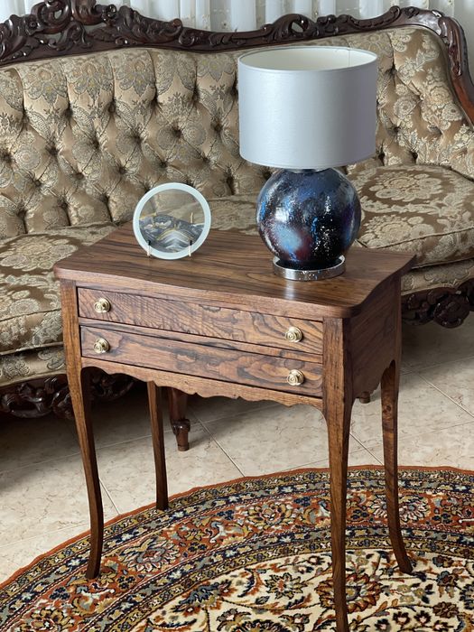 Mesa de apoio em madeira maciça de castanho estilo Luis xv/Revivalista