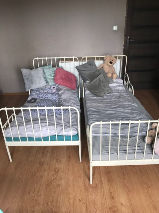 łóżka metalowe dwie  szt. białe