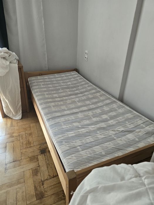 solidne łóżko drewniane kompletne z materacem