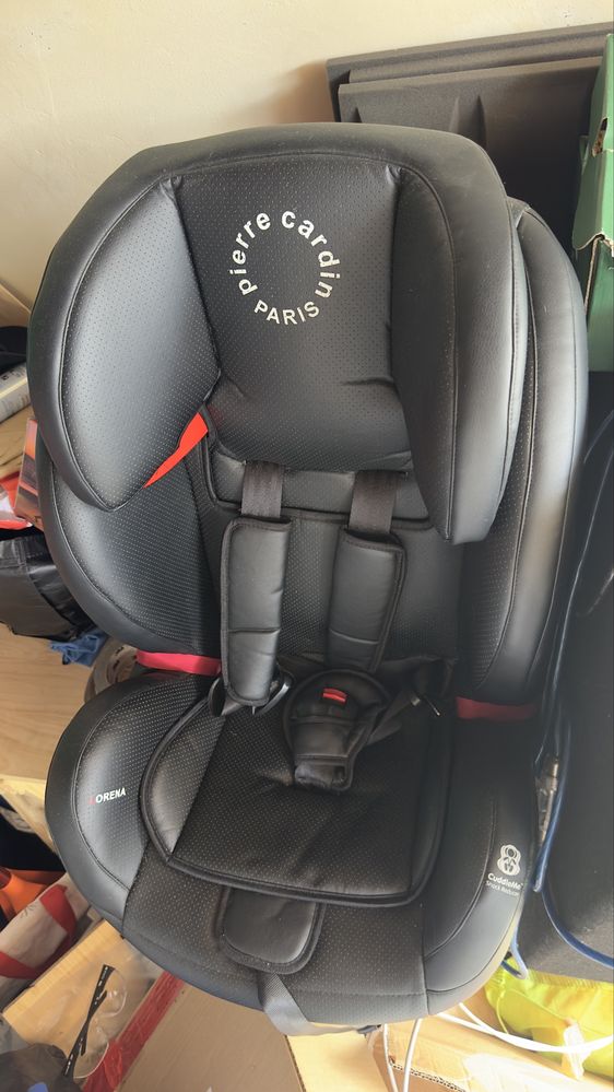 Cadeira Pierre Cardin para carro