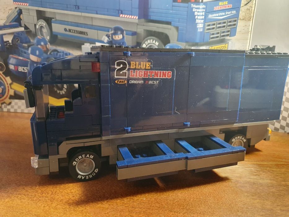Конструктор SLUBAN M38-B0357 АВТОГОНКИ  Формула 1 фура