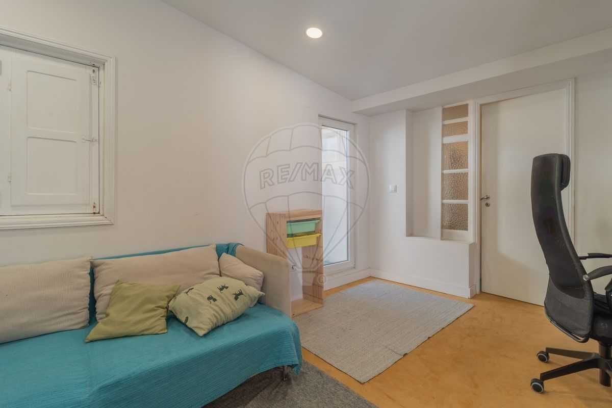 T4 Remodelado c/ Terraço e Sótão – Bairro Salgado, Setúbal | 4 Quartos