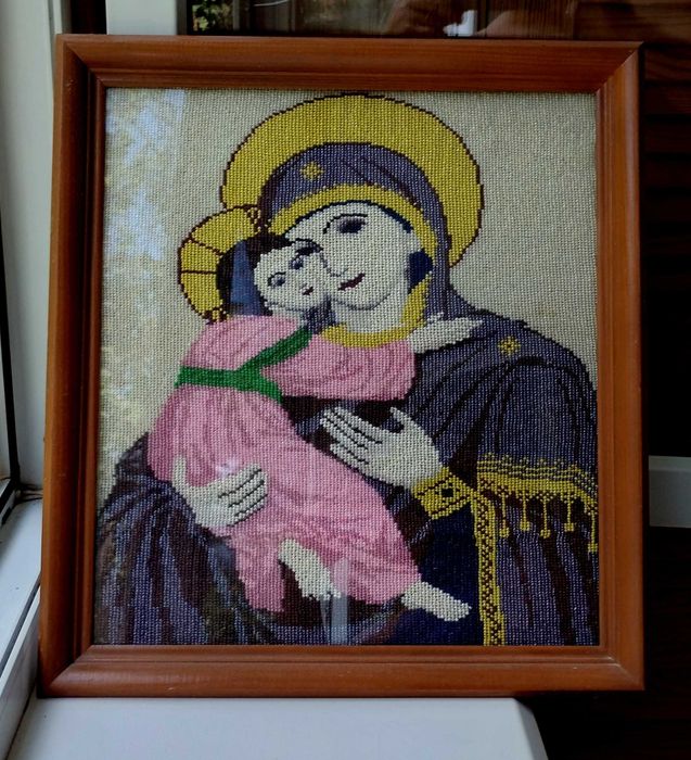 Твір з бісеру Пресвята Богородиця.