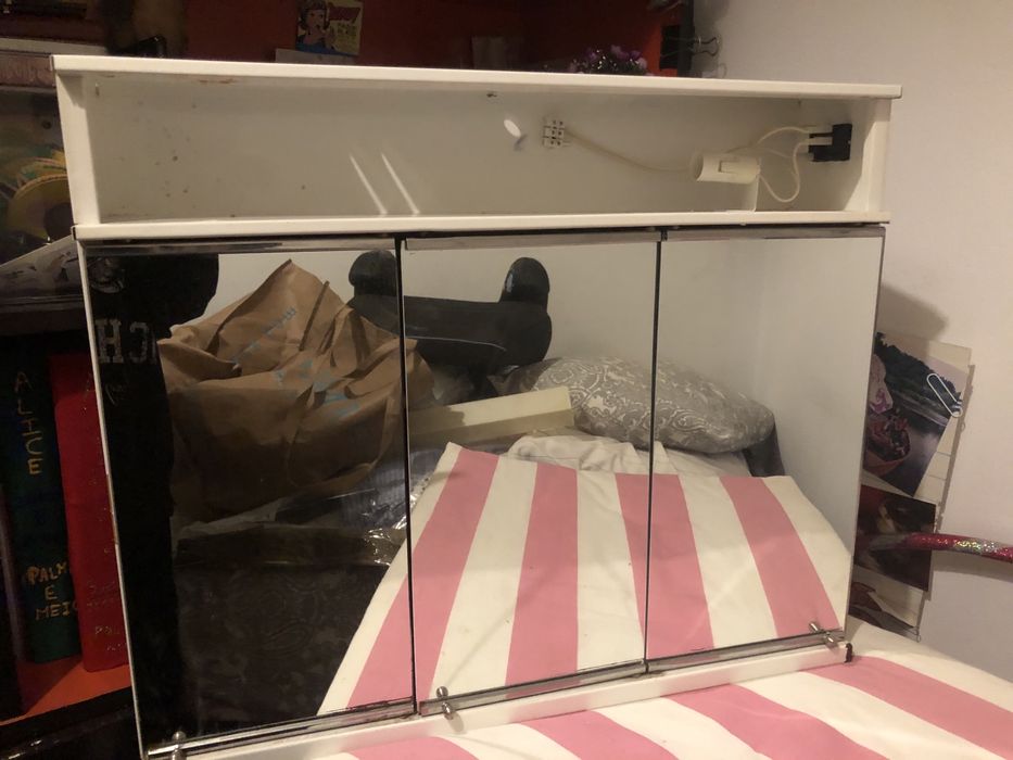 Armário farmácia metal com luz vintage