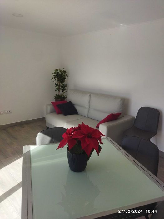 Casa geminada T2 R/C Equipada - Ribamar