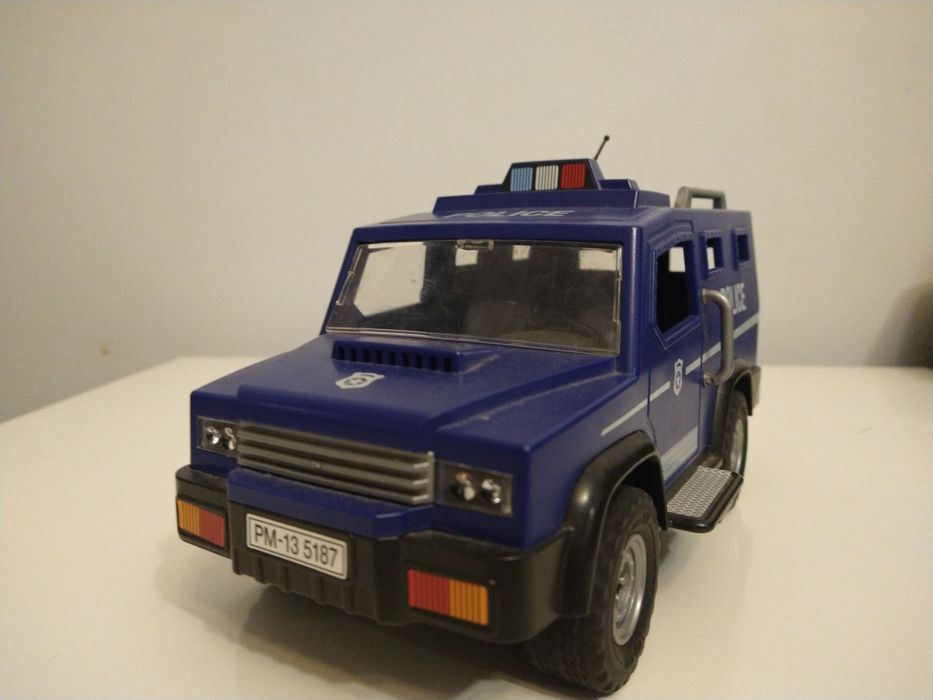 Playmobil radiowóz i łódka.