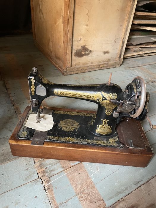 Швейна машина.   .