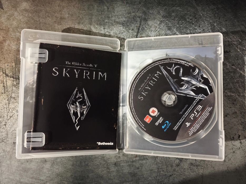 PS3 Grand Theft Auto V e PS3 The Elder Scrolls V: Skyrim