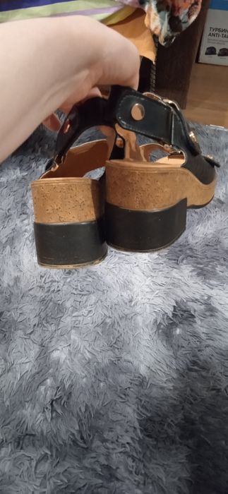 Продам босаножки р. 37