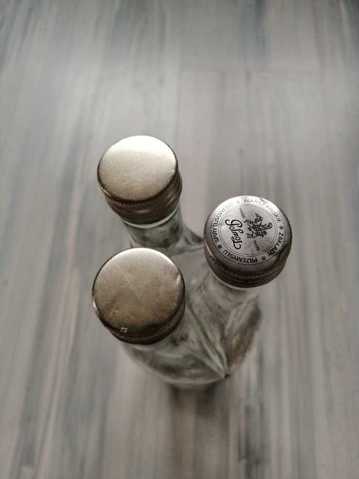 Oryginalne trzy butelki połączone w jedną, z trzema główkami. Unikat.