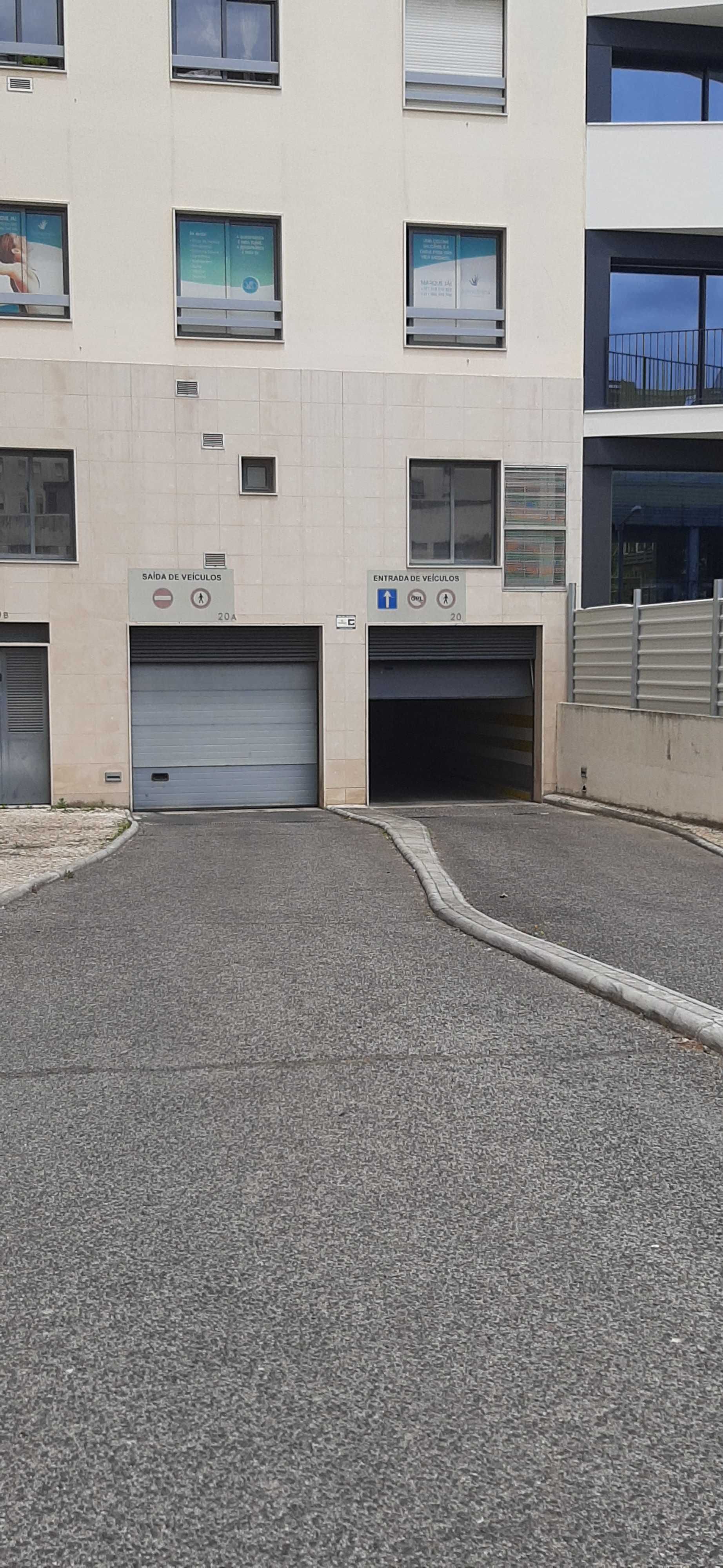 Garagem p/CARRO - Av. Berlim nº 27 - 3 min Aeroporto Aeroporto / A1