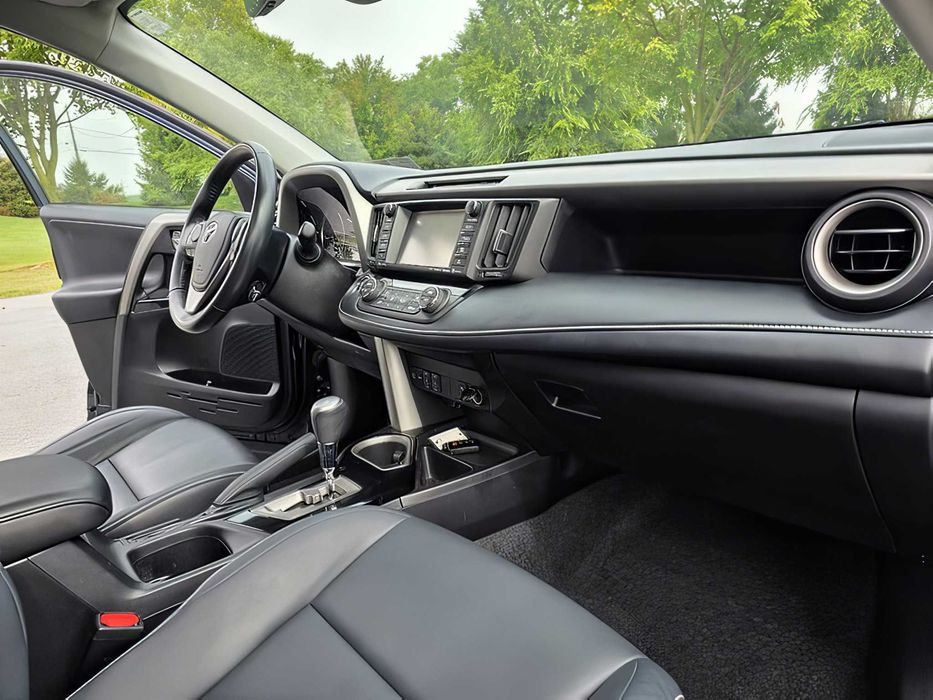 Toyota RAV4      2018