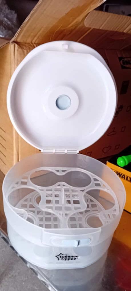 Esterilizador de biberão Tommee Tippee com água e pastilhas