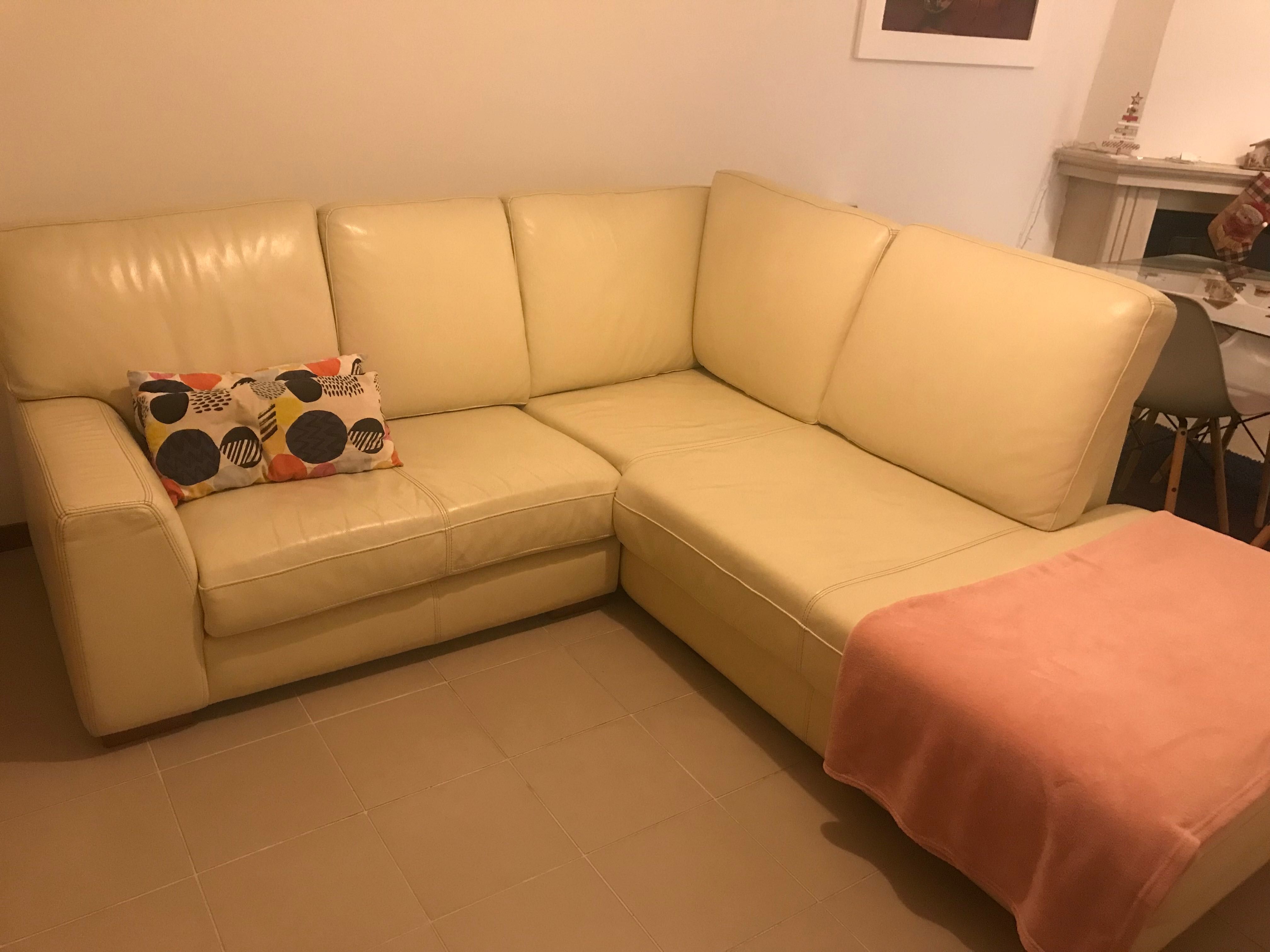 Sofá em pele com chaise