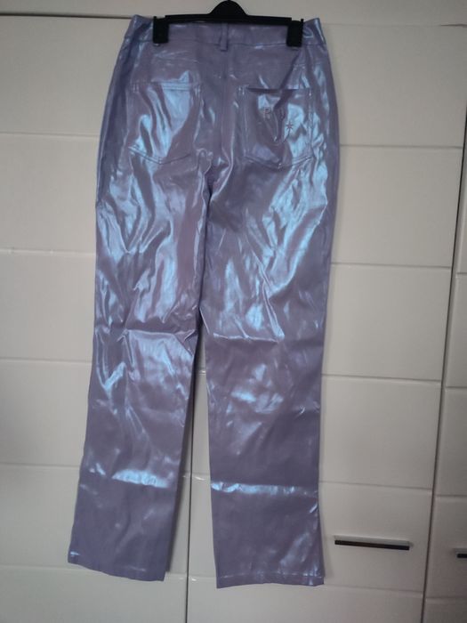 Nowe Fioletowe brokatowe efektowne spodnie rozmiar M Refined