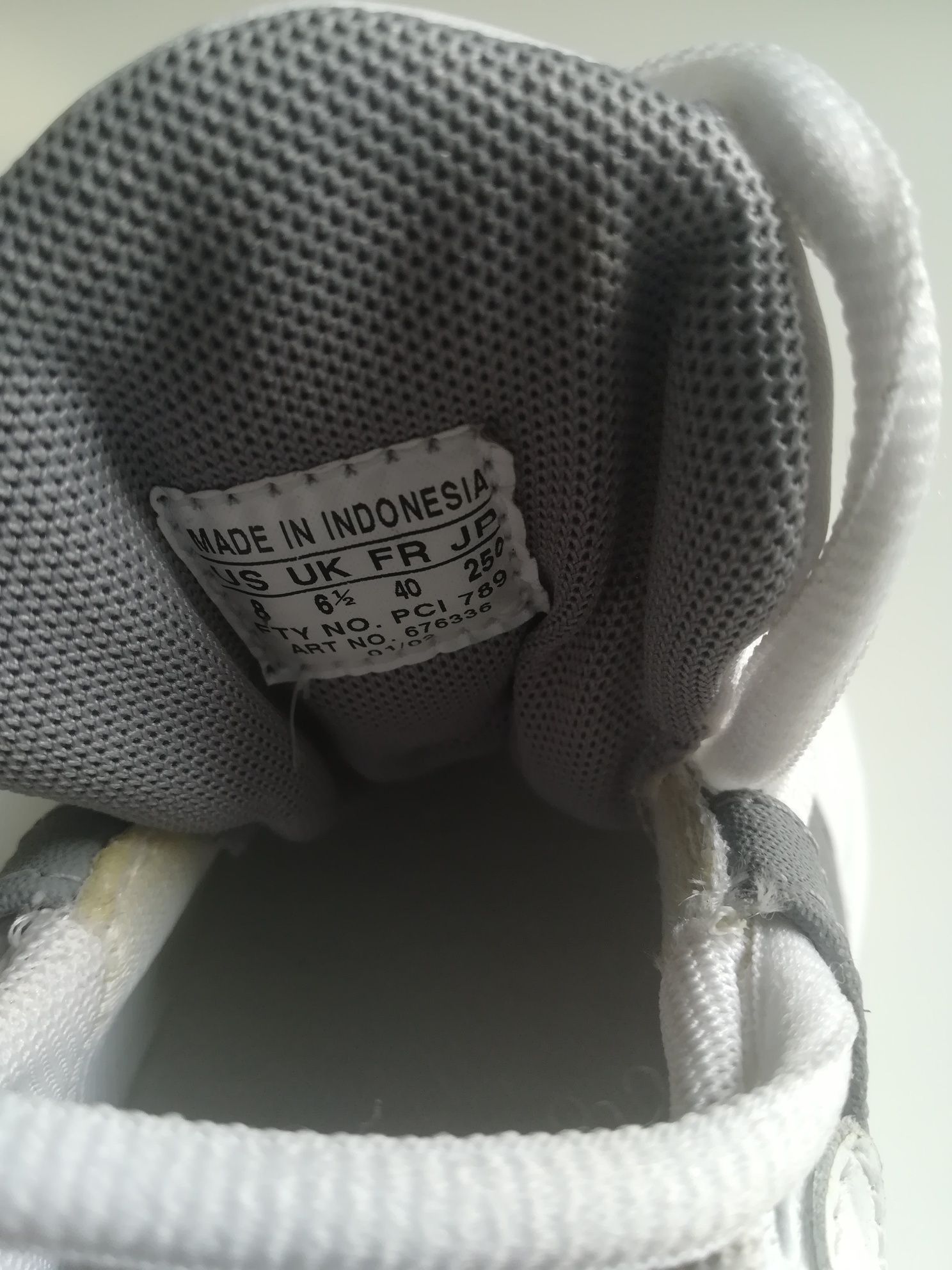 Prawy jeden but Adidas roz 40
