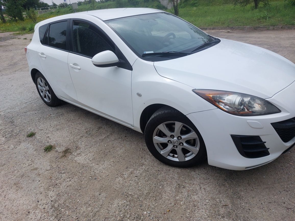 Samochod Mazda 3 bl