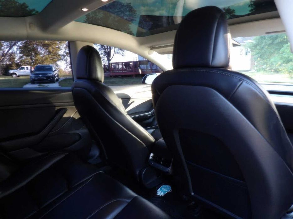 Tesla Model 3      2022