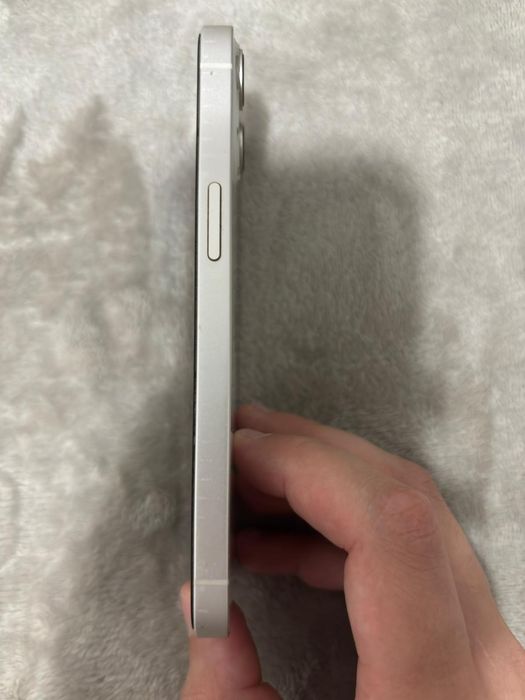 iPhone 13 128gb cor branca.